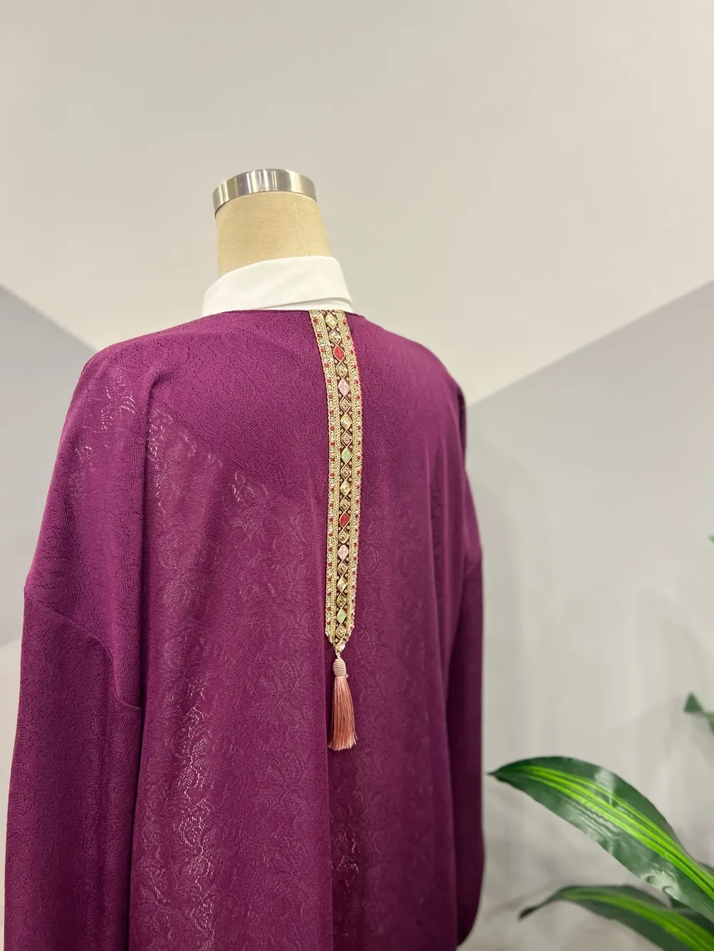 عبايات شرقية مطرزة