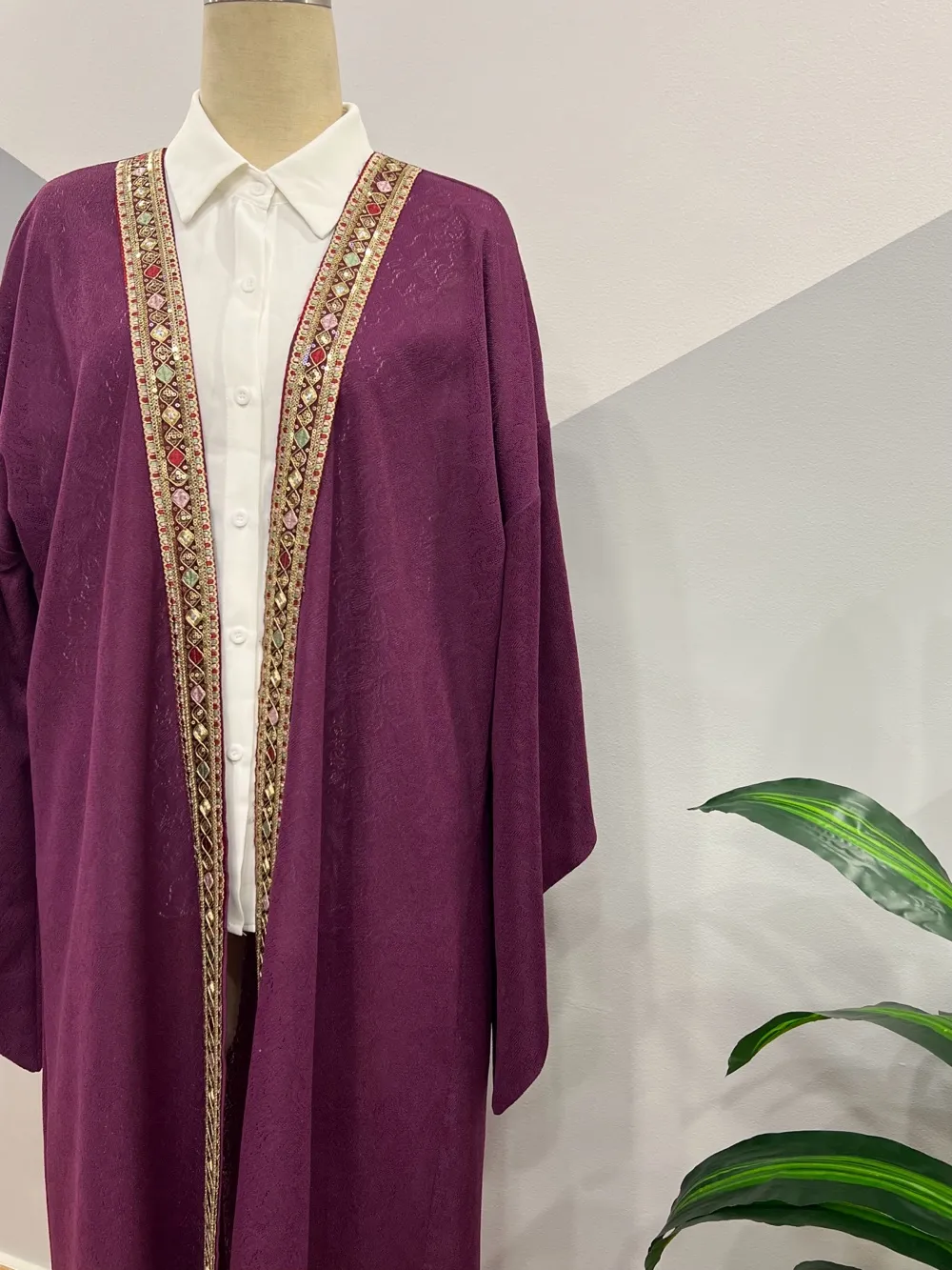 عبايات شرقية مطرزة