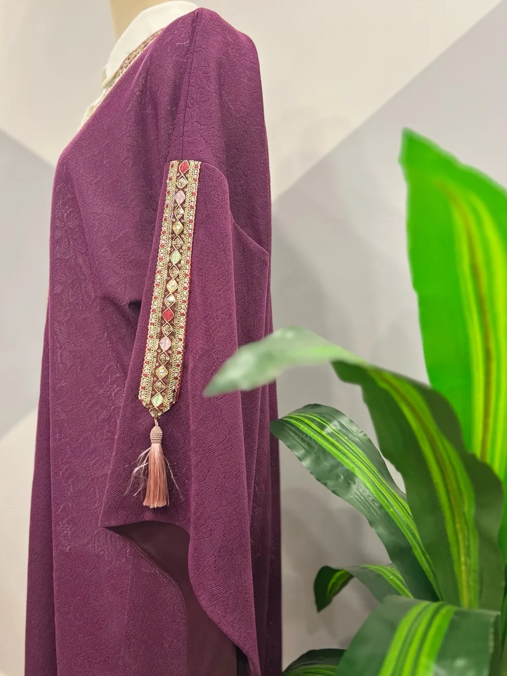 عبايات شرقية مطرزة